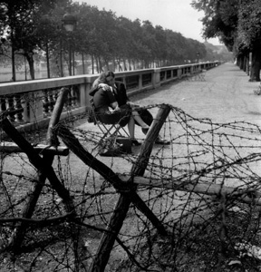 Photo Robert Doisneau,
Jardin des Tuileries, 1944.