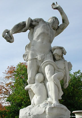 Jean-Baptiste Hugues,
L'homme et sa misre (1907).
Groupe en marbre, H. 2,86 m.
(tat actuel). Jardin des Tuileries.