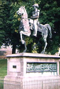 Carlo Marochetti,
statue équestre de Ferdinand, duc d'Orléans, 1843.
Bronze, fondeur Soyer, H. 400 cm.
Château d'Eu (Seine-Maritime).