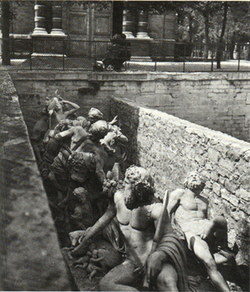 Photo Robert Doisneau,
Jardin des Tuileries, 1944.