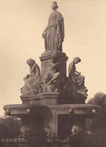James Pradier et Charles Questel
Fontaine de l'Esplanade, Nîmes
Photo Édouard Baldus, vers 1851 (détail)