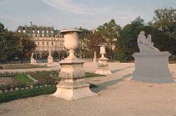 Jardin des Tuileries,
ancien emplacement du
Promthe de Pradier au
pourtour du grand bassin
circulaire.