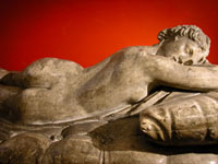 Hermaphrodite endormi.
Oeuvre romaine du IIe siècle après J.-C.
Marbre grec, L. 1,69 m.
Anc. coll. Borghèse
Musée du Louvre.